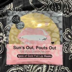 💕 HOST PICK 💕4 pieces gold foil lip masks